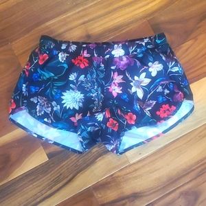 NWOT Old Navy floral active shorts